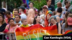 New York’ta Karnaval Gibi Onur Yürüyüşü