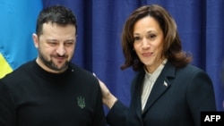 Tổng thống Ukraine Volodymyr Zelensky, trái, và Phó Tổng thống Mỹ Kamala Harris sau cuộc họp báo tại Hội nghị An ninh Munich, Đức, ngày 17/2/2024.