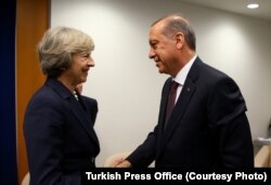 Cumhurbaşkanı Erdoğan, İngiltere Başbakanı Theresa May'le